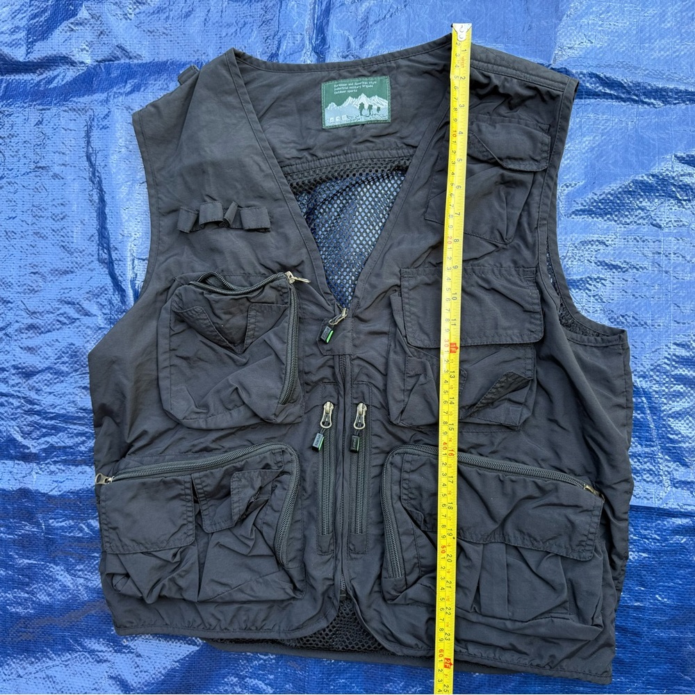 Breathable mesh zip up cargo vest